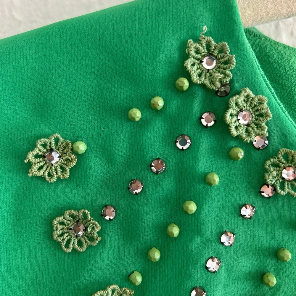 Vintage Green Cape Dress with Embellished Neckline - Picture 5 of 7